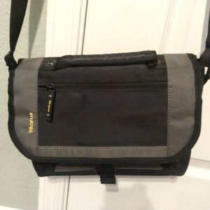 Targus Small Tablet Messenger Bag Black & Gray Nylon Shoulder Bag